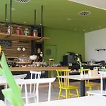 Vienna House Easy By Wyndham 4*