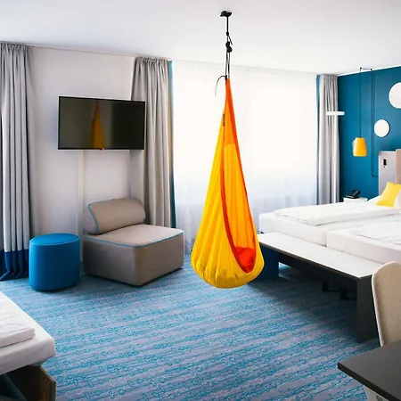 Vienna House Easy Hotel 4*