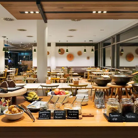 Hotel Vienna House Easy 4*